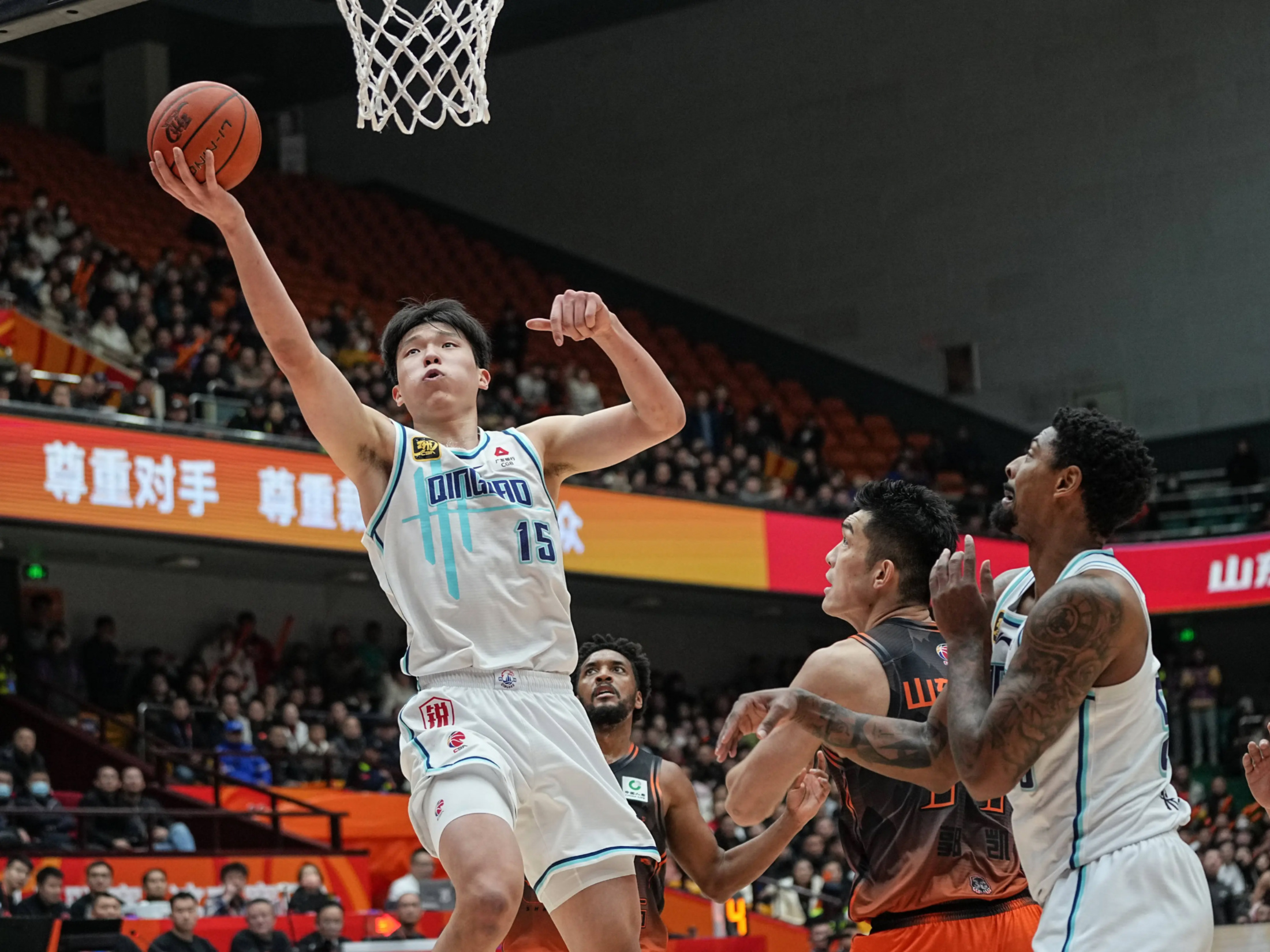 AYX SPORTS-今晨CBA常规赛传出新动向,圣安东尼奥马刺单刀错失,管理层表态——悬念犹存,身体对抗强度拉满的简单介绍