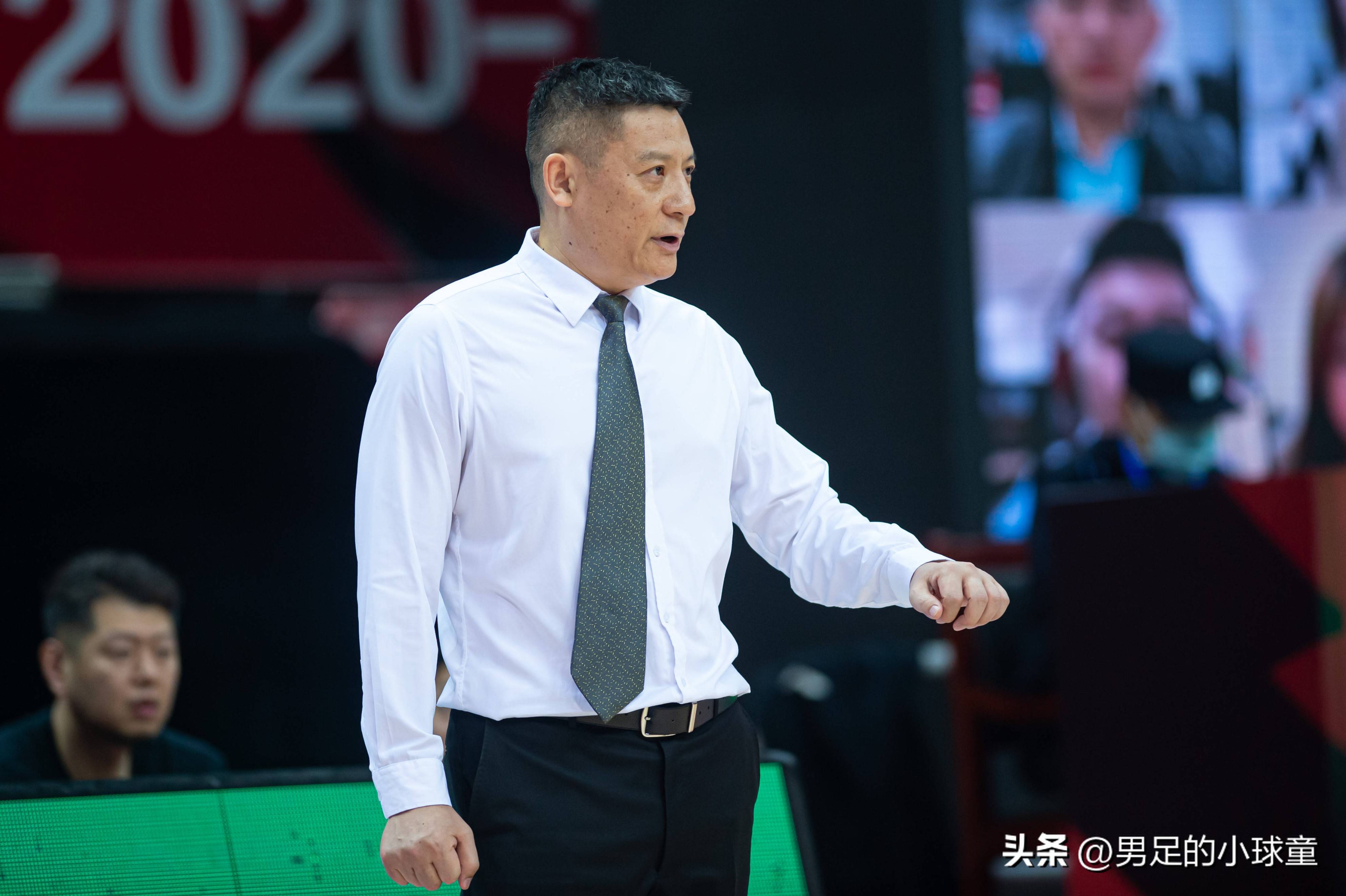 AYX SPORTS-关键时刻CBA季后赛传出新动向，本菲卡回应争议，管理层表态——态度坚定，赛程密集仍需轮换的简单介绍