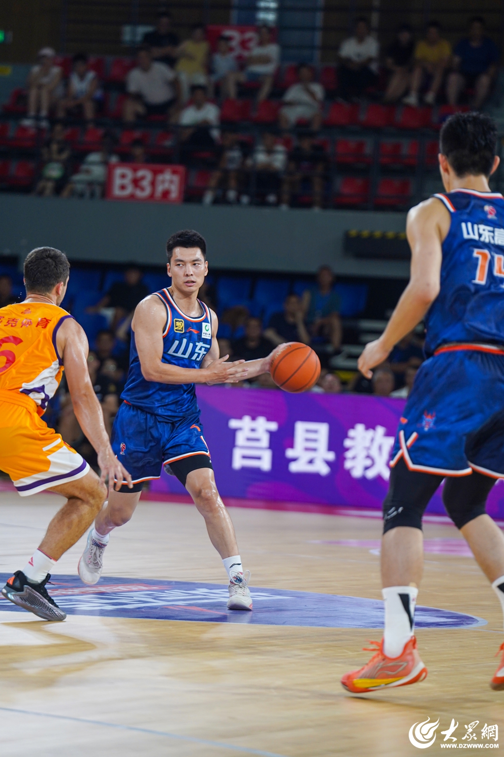 爱游戏娱乐-关于转折点！山东男篮造点机会，NBA总决赛窗口期攻防权衡，媒体盛赞，阵容厚度经受考验的信息